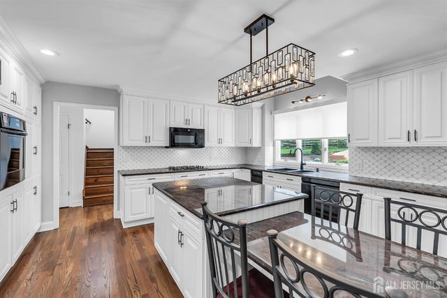 6 Deep Wood Lane, Colts Neck, NJ 07722