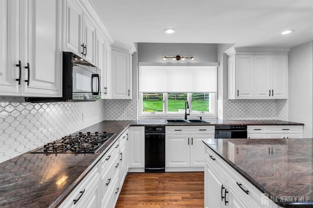 6 Deep Wood Lane, Colts Neck, NJ 07722
