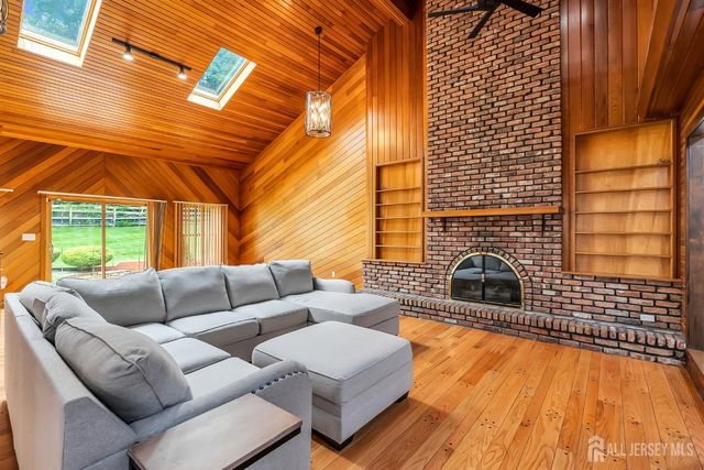 6 Deep Wood Lane, Colts Neck, NJ 07722