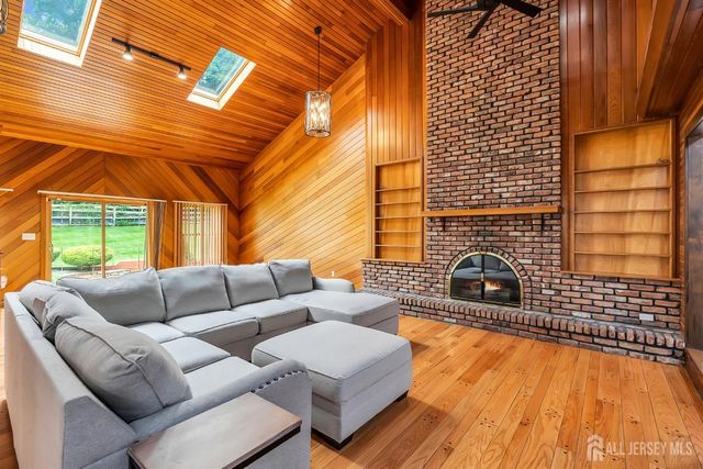 6 Deep Wood Lane, Colts Neck, NJ 07722