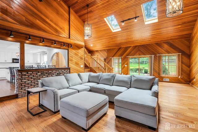 6 Deep Wood Lane, Colts Neck, NJ 07722