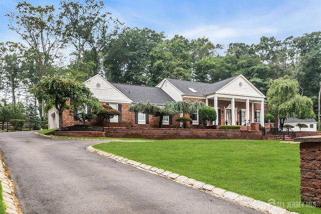 6 Deep Wood Lane, Colts Neck, NJ 07722