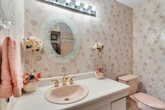6 Deep Wood Lane, Colts Neck, NJ 07722
