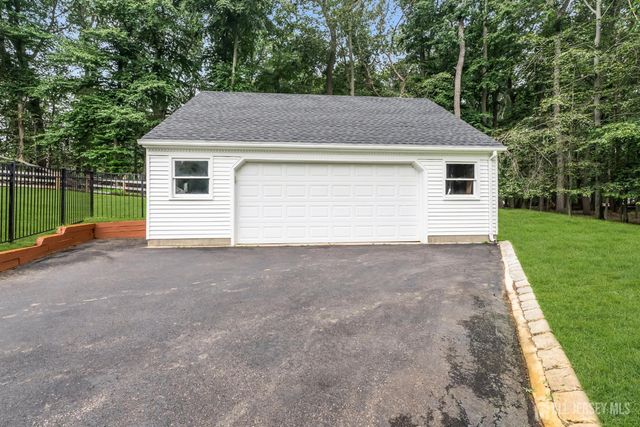 6 Deep Wood Lane, Colts Neck, NJ 07722