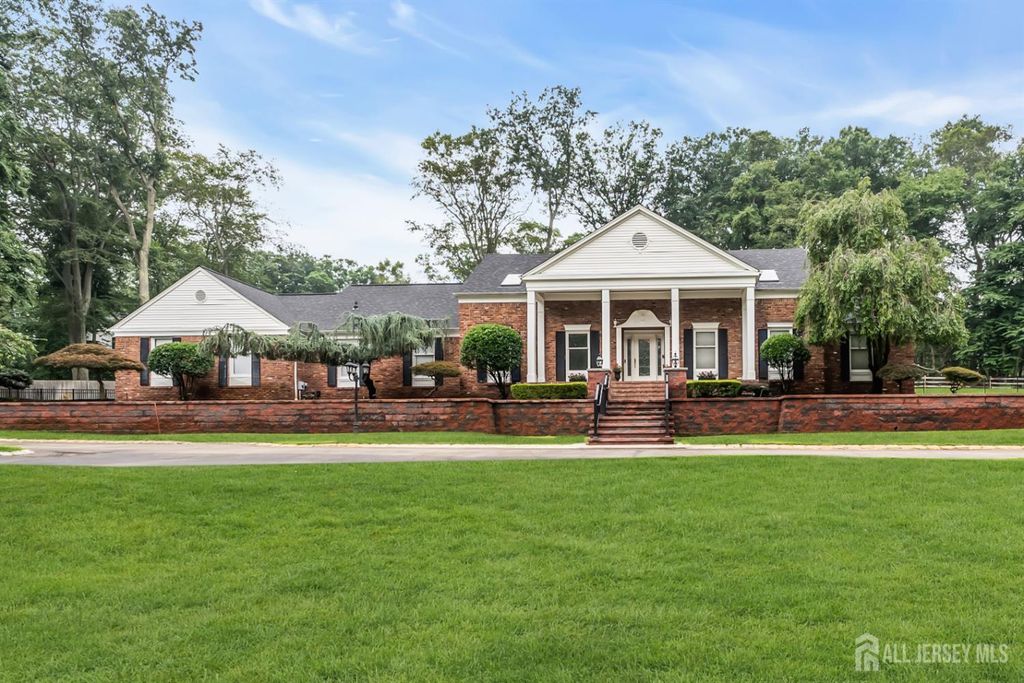 6 Deep Wood Lane, Colts Neck, NJ 07722