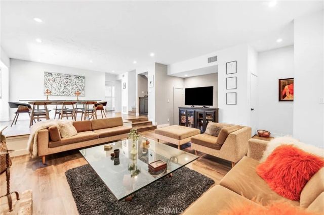 21900 Marylee Street 288, Woodland Hills, CA 91367