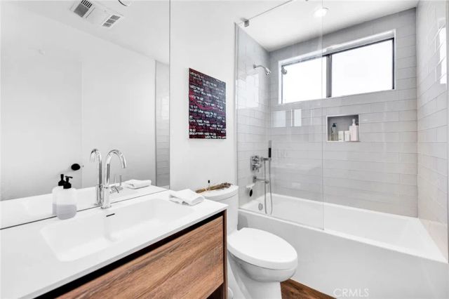 21900 Marylee Street 288, Woodland Hills, CA 91367