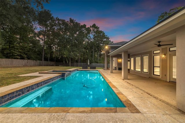 18763 Grand Harbor Point, Montgomery, TX 77356