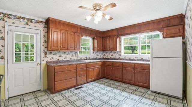 91 Golden Rd, Lynchburg, TN 37352