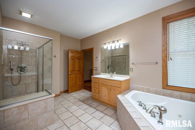 6918 W SADDLEBROOK Drive, Mapleton, IL 61547