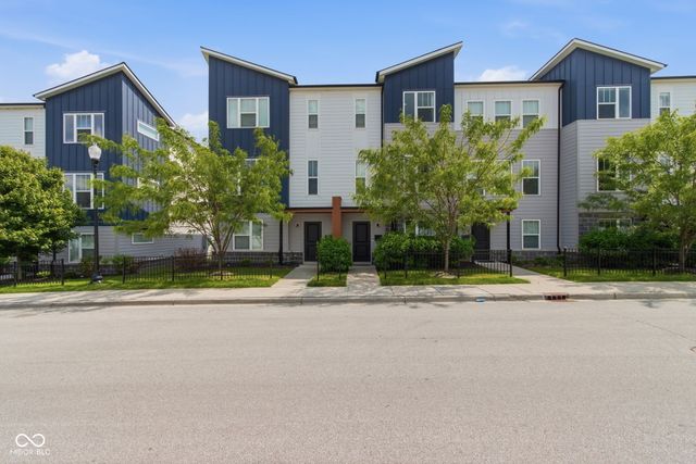 2945 Bolton Square Boulevard, Indianapolis, IN 46222