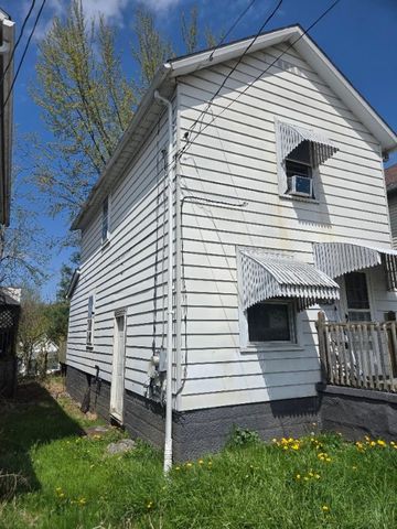 421 North St, Sharon, PA 16146