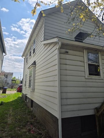 421 North St, Sharon, PA 16146