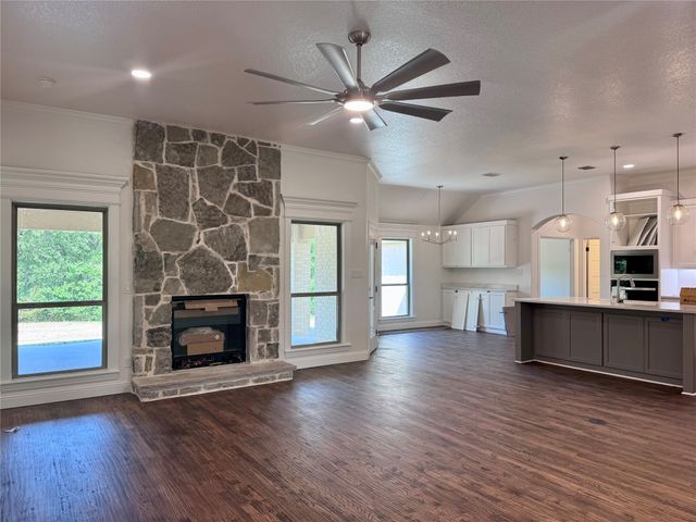 5025 Glenoaks Court, Weatherford, TX 76088