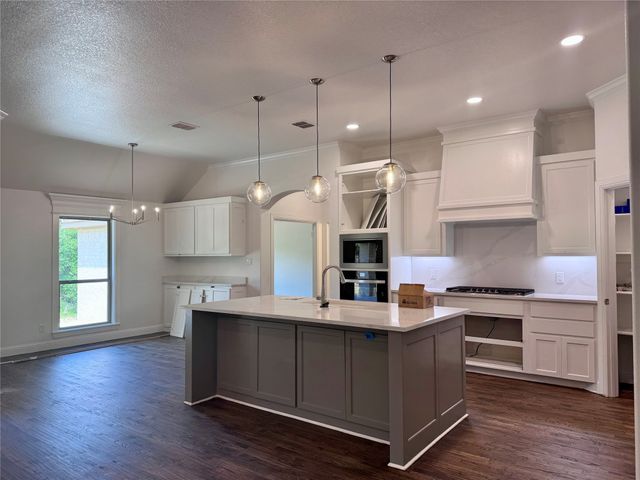 5025 Glenoaks Court, Weatherford, TX 76088