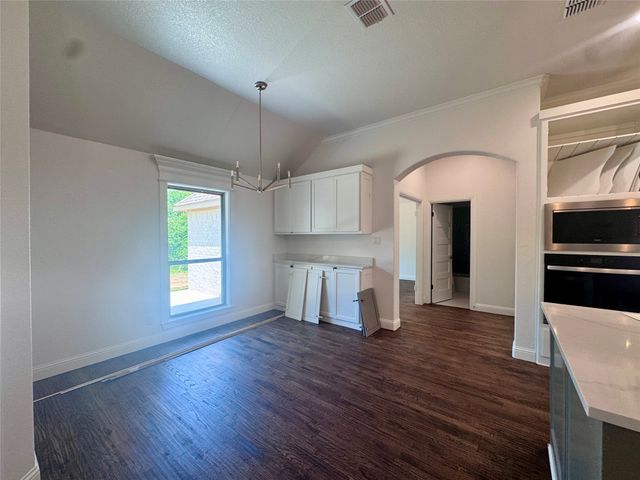 5025 Glenoaks Court, Weatherford, TX 76088