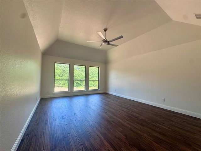 5025 Glenoaks Court, Weatherford, TX 76088