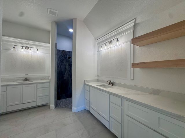 5025 Glenoaks Court, Weatherford, TX 76088