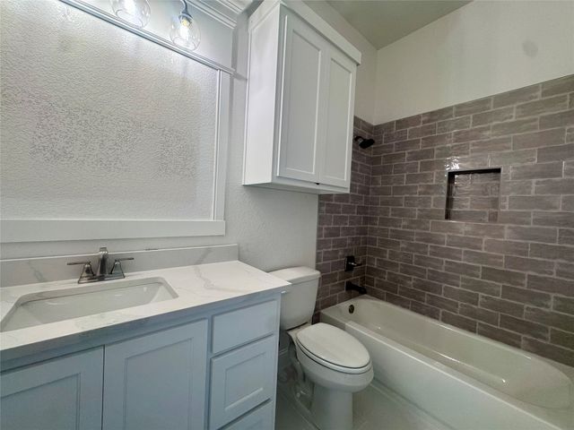 5025 Glenoaks Court, Weatherford, TX 76088