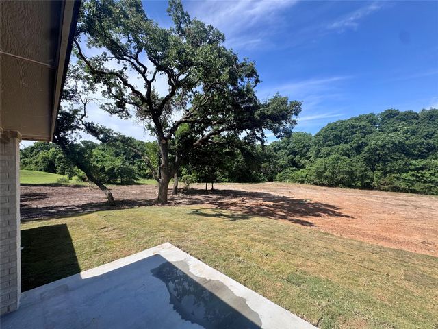5025 Glenoaks Court, Weatherford, TX 76088