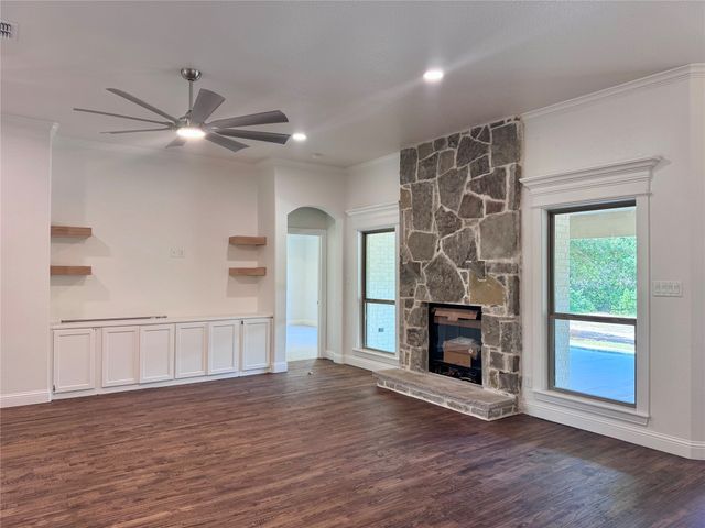 5025 Glenoaks Court, Weatherford, TX 76088