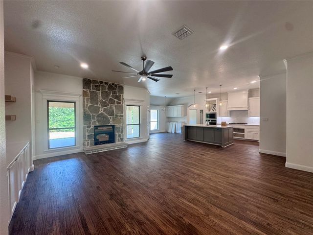 5025 Glenoaks Court, Weatherford, TX 76088