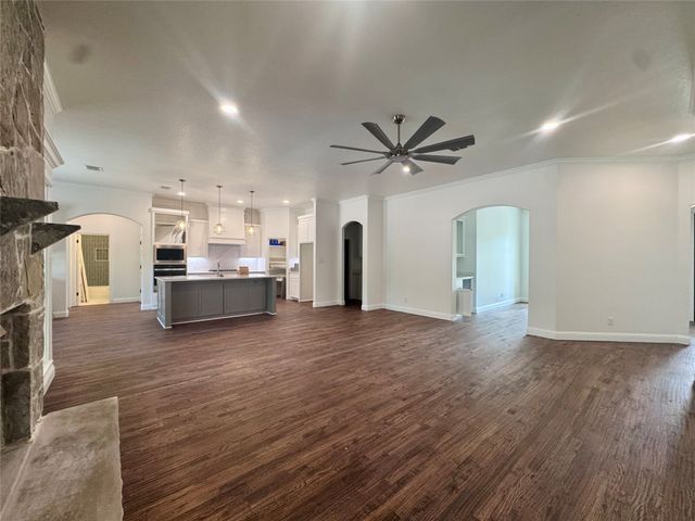 5025 Glenoaks Court, Weatherford, TX 76088