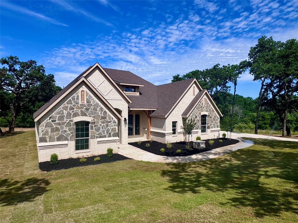 5025 Glenoaks Court, Weatherford, TX 76088