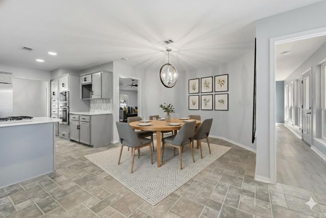 1 Club Ct, Jacksonville, AR 72076