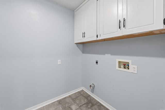 1 Club Ct, Jacksonville, AR 72076