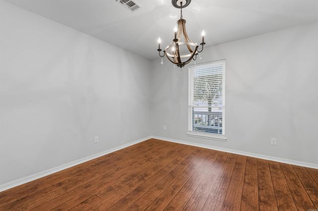 1 Club Ct, Jacksonville, AR 72076