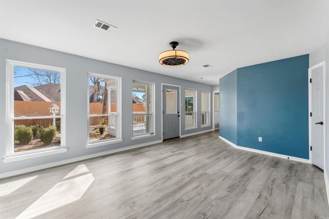 1 Club Ct, Jacksonville, AR 72076