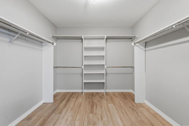 1 Club Ct, Jacksonville, AR 72076