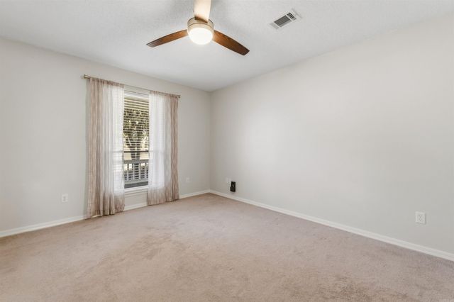 1 Club Ct, Jacksonville, AR 72076