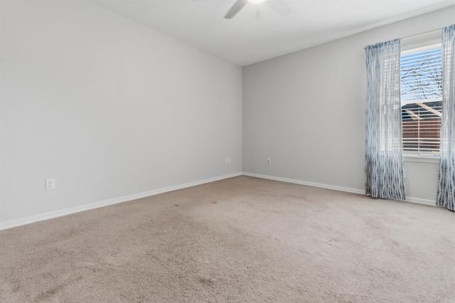 1 Club Ct, Jacksonville, AR 72076