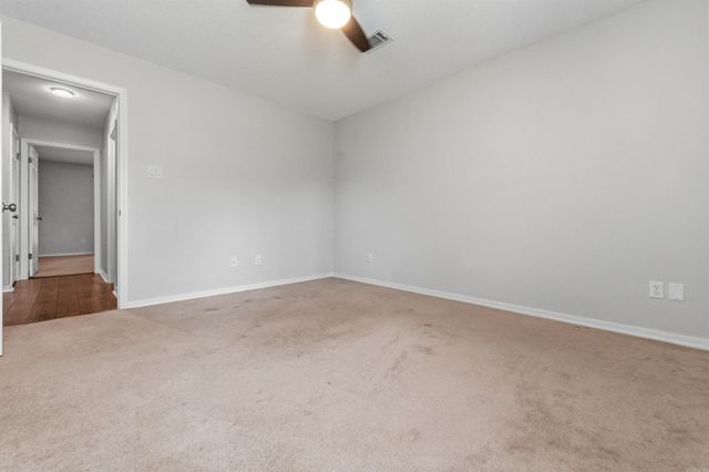 1 Club Ct, Jacksonville, AR 72076