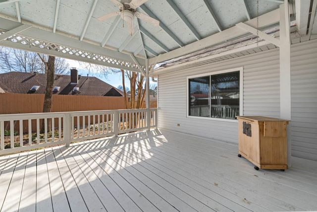 1 Club Ct, Jacksonville, AR 72076