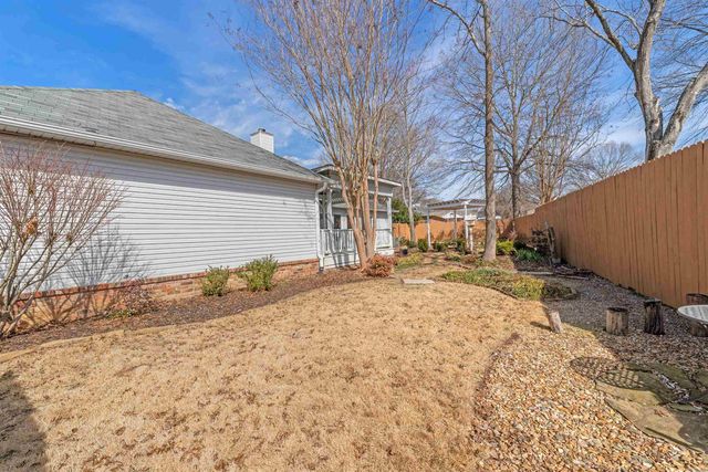 1 Club Ct, Jacksonville, AR 72076