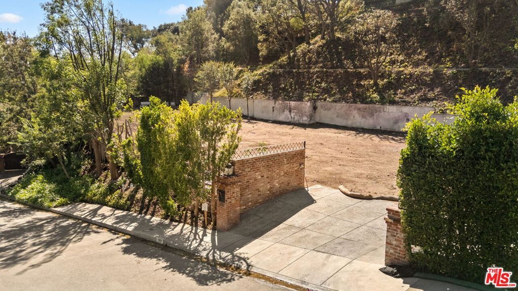 Image 2 of property listing at 1297 Marinette Road, Pacific Palisades, CA 90272