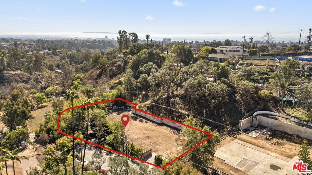 Image 4 of property listing at 1297 Marinette Road, Pacific Palisades, CA 90272
