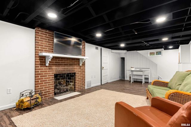 406 W FORREST HILL Avenue, Peoria, IL 61604