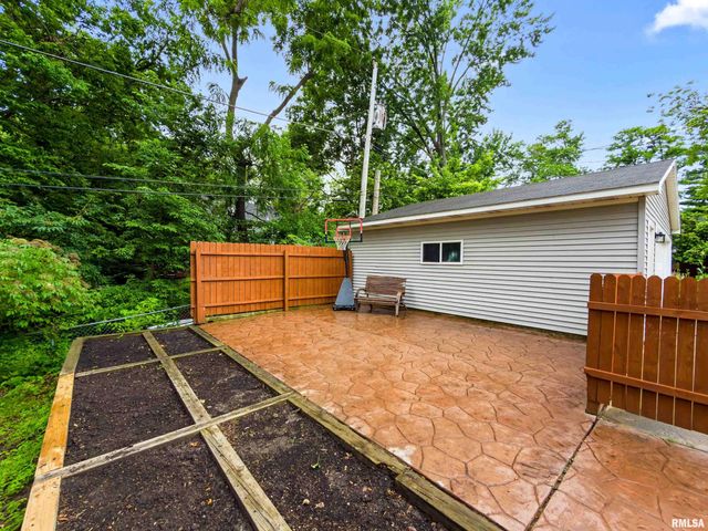 406 W FORREST HILL Avenue, Peoria, IL 61604