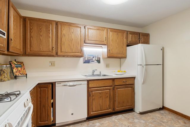 1 Victoria Dr 1, Auburn, MA 01501