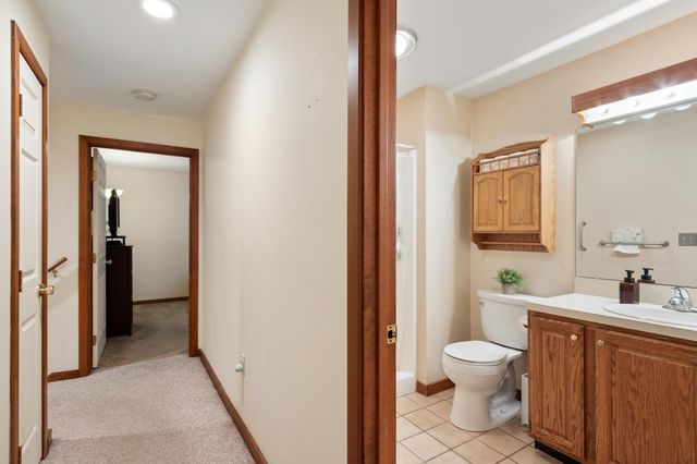 1 Victoria Dr 1, Auburn, MA 01501