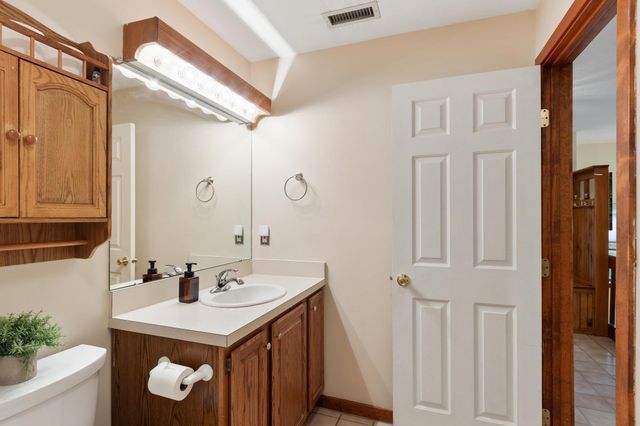 1 Victoria Dr 1, Auburn, MA 01501