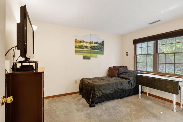 1 Victoria Dr 1, Auburn, MA 01501