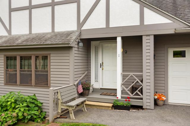 1 Victoria Dr 1, Auburn, MA 01501