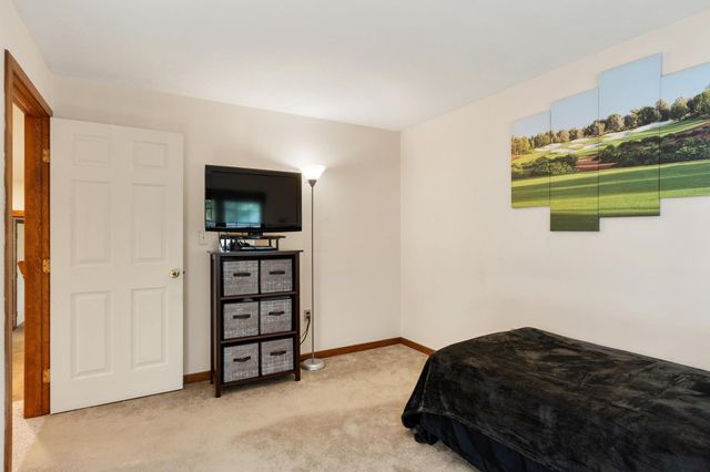 1 Victoria Dr 1, Auburn, MA 01501