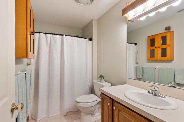1 Victoria Dr 1, Auburn, MA 01501