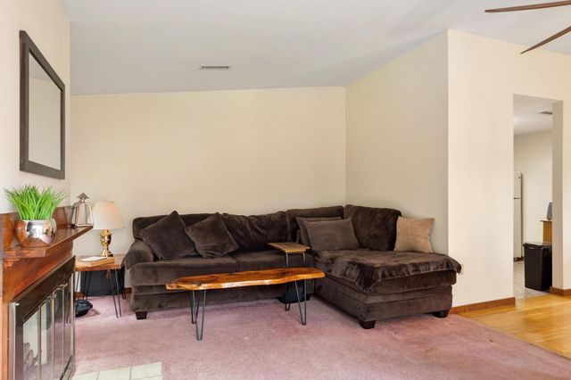 1 Victoria Dr 1, Auburn, MA 01501